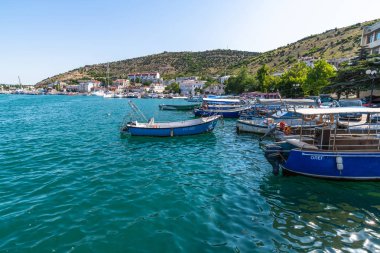 Sivastopol, Kırım - 3 Temmuz. 2019. Balaklava Körfezi'nde birçok tekne