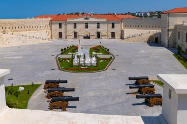 Sivastopol, Kırım - 3 Temmuz 2019. Konstantinovskaya Bataryası - Müze ve Sergi Kompleksi - askeri kale nin yerinde