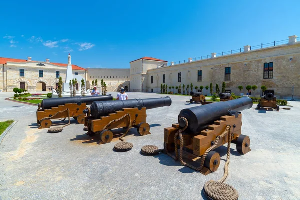 Sevastopol, Crimea-július 3, 2019. Udvar Konstantinovskaya Battery-Múzeum és kiállítási komplexum — Stock Fotó