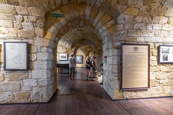 Sebastopol, Crimea - 3 de julio de 2019. Interior de la batería Konstantinovskaya - Museo y Complejo de Exposiciones — Foto de Stock