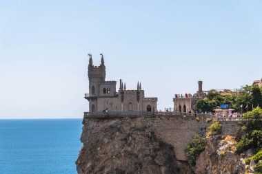 Gaspra, Kırım-7 Temmuz. 2019. Karadeniz sahilindeki Cape Ai-Todor ' a kırlangıçlar yuvasının Kalesi