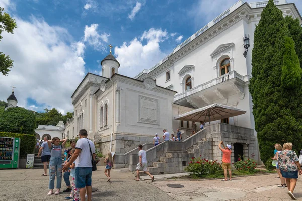 Livadia, Crimea - 10 luglio. Il 2019. Chiesa dell'Esaltazione della Santa Croce nel Palazzo Livadia — Foto Stock