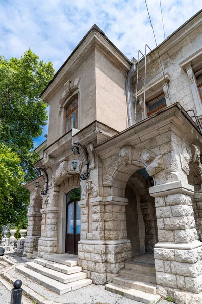 Fredericks Palace - casa solariega. la atracción histórica, la Crimea — Foto de Stock