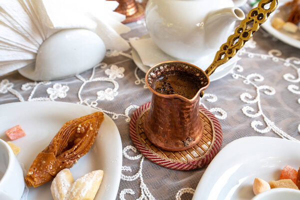 Крымские татары традиционный кофе и сладости

