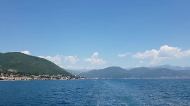 Kotor Körfezi'nin kıyıda evleri ile parçası, Karadağ