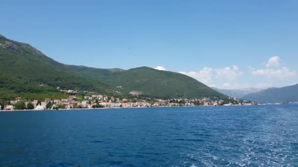 Фрагмент затоки Котор з будинками на березі, Чорногорія — стокове відео