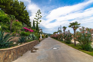 Kırım'ın Partenit köyünde güzel set