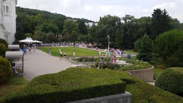 利瓦迪亚 克里米亚 7月10日 2019 俄罗斯沙皇官邸利瓦迪亚宫的公园 — 图库视频影像