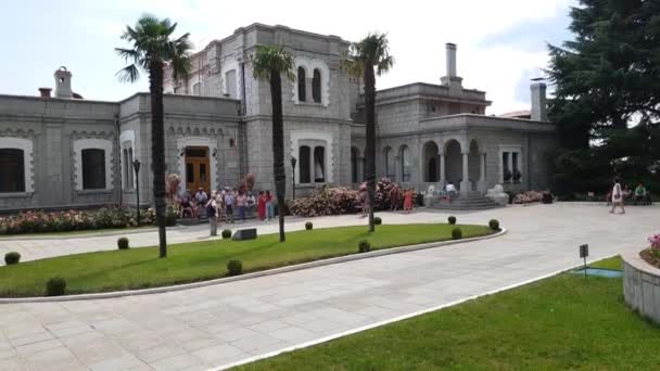 Livadia, Krim-10 juli. 2019. Paleis van een prinsen Joesoepovpaleis — Stockvideo