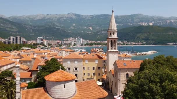 Budva, Montenegró - 2019. június 13. Keresztelő Szent János óvárosa és katedrálisa — Stock videók