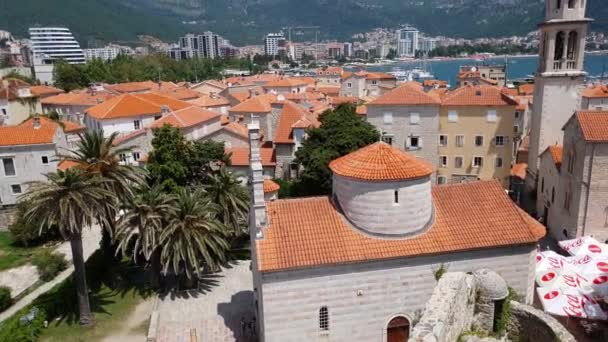 Budva, Montenegro 13 de junho de 2019. Cidade Velha e Catedral de São João Batista — Vídeo de Stock