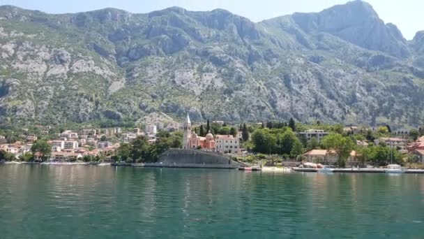 Εκκλησία του Αγίου Ματθαίου στην πόλη Ντομπρότα του Μαυροβουνίου — Αρχείο Βίντεο