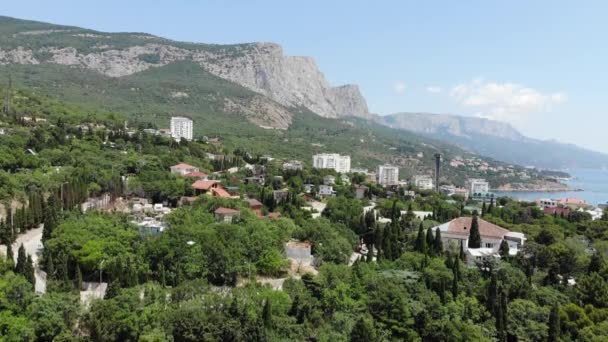 Foros. La Crimea - 9 de junio. 2019.Vista del pueblo desde una altura — Vídeo de stock