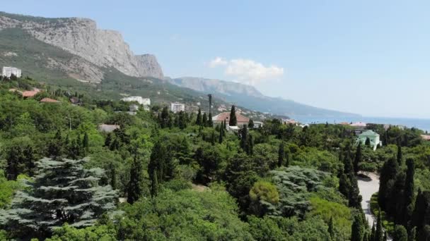 Foros. La Crimea - 9 de junio. 2019.Vista del pueblo desde una altura — Vídeos de Stock