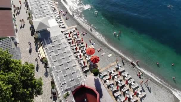 Yalta, la Crimea -27 de junio. 2019 La famosa ciudad pagó la playa de Massandra — Vídeo de stock