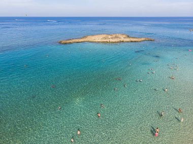 Kıbrıs 'ın Protaras kentindeki ünlü incir ağacı plajı