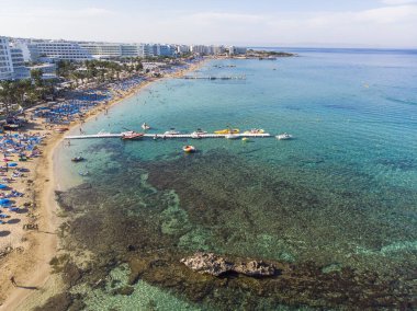 Protaras, Kıbrıs - 11 Ekim. 2019. Meşhur Gündoğumu Plajı. Güzel bir halk plajı.