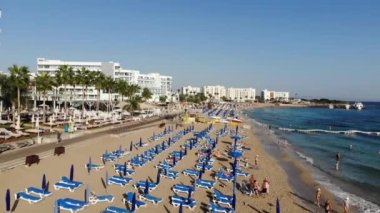 Protaras, Kıbrıs - 11 Ekim. 2019. Meşhur Gündoğumu Plajı. Güzel bir halk plajı.