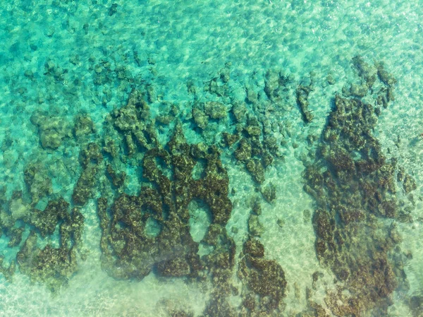 Vista superior del hermoso mar frente a la costa de Protaras, Chipre —  Fotos de Stock