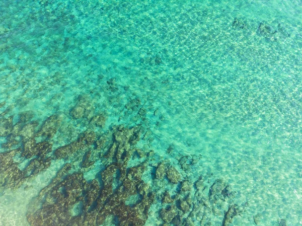 Vista superior do belo mar ao largo da costa de Protaras, Chipre — Fotografia de Stock