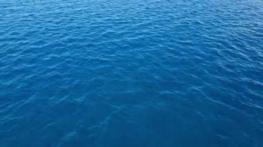 Akdeniz 'in yüzeyinde hareket