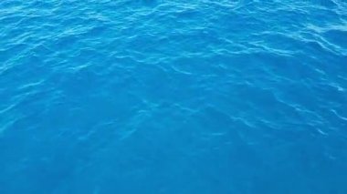 Akdeniz 'in yüzeyinde hareket