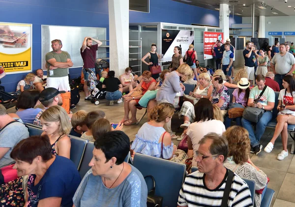 Tivat, Montenegro - Oct 10. 2019. Crowded Departure hall of international airport Tivat — Stock Photo, Image