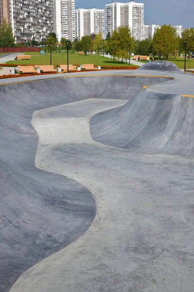 Moskau, Russland - 6. September. 2019. öffentlicher Skatepark auf der Straße — Stockfoto