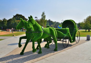 Moskova, Rusya - 6 Eylül. 2019. Sokakta halka açık kaykay parkı