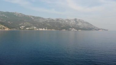 Denizden, Karadağ 'ın Rafailovici köylerinin manzarası