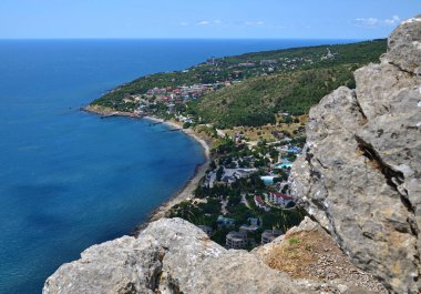 Kırım 'daki Koshka Dağı' ndan Simeiz kasabasının manzarası