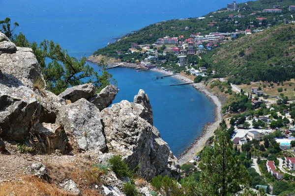 View of the Simeiz town from Koshka Mount in Crimea — Stock Photo, Image