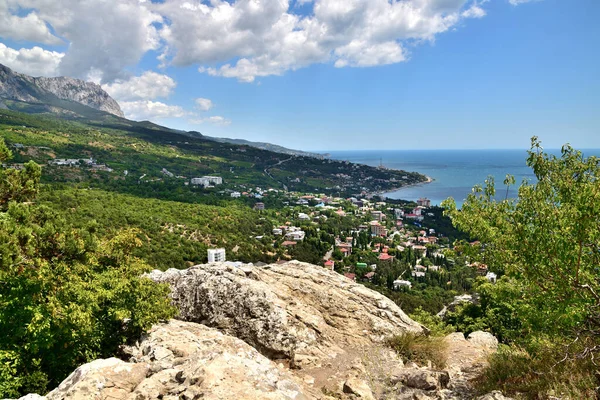 Blick auf den simeiz vom Koschka-Berg auf der Krim — Stockfoto