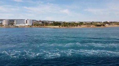 Kıbrıs 'ın Pernera kenti boyunca Akdeniz Trafiği