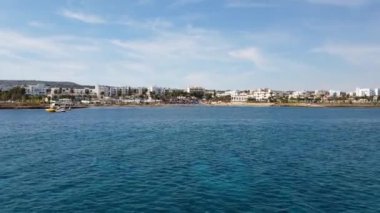 Kıbrıs 'ın Pernera kenti boyunca Akdeniz Trafiği