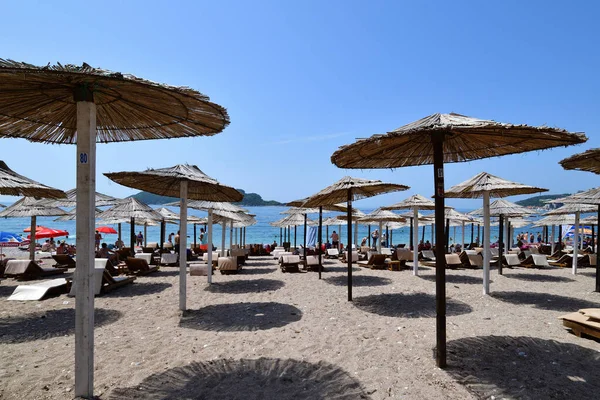 Budva, Montenegro - June 13.2019. City beach in the resort area — Stock Photo, Image