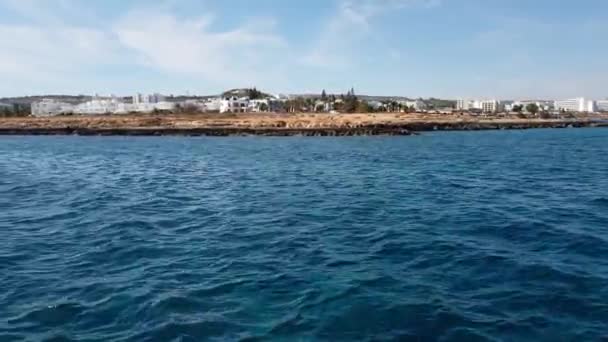 Средиземноморское движение вдоль Протараса, Кипр — стоковое видео