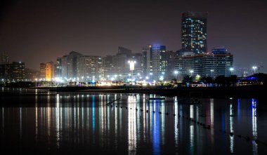 Abu Dabi, BAE 'nin gece panoraması