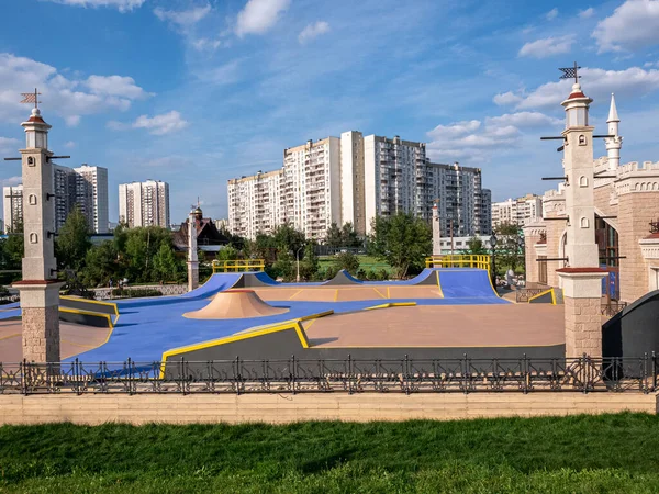 モスクワ ロシア 8月5日 2020年 ゼレノグラードでのモスクワの季節の祭りのための会場のスケートパーク — ストック写真