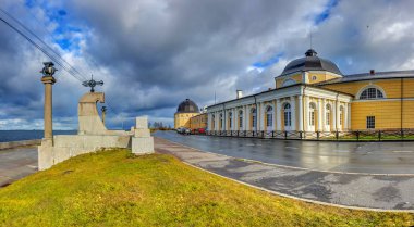 Arkhangelsk ticaret Yard (Gostiny Dvor) cape Pur-Navolok ve bir stel 