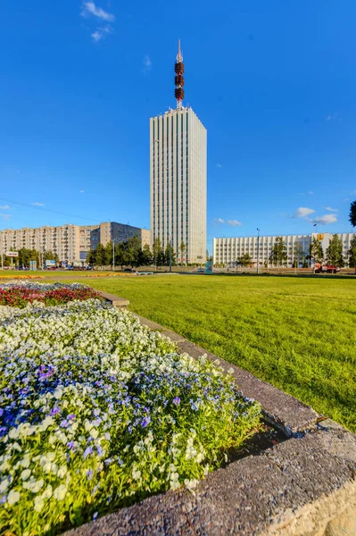 アルハンゲリスクのレーニン広場 レーニン記念碑と 超高層ビル — ストック写真