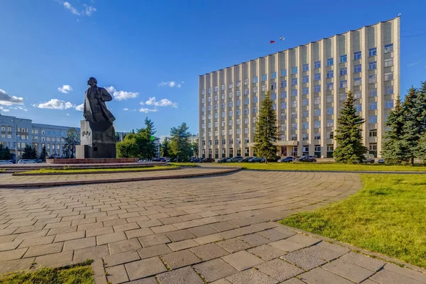アルハンゲリスクのレーニン広場 レーニン記念碑と アルハンゲリスク地方議員総会 — ストック写真