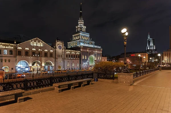 Moskova Komsomolskaya Meydanı Gece Kazansky Tren Istasyonu — Stok fotoğraf