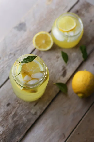 Limonade Een Houten Achtergrond — Stockfoto