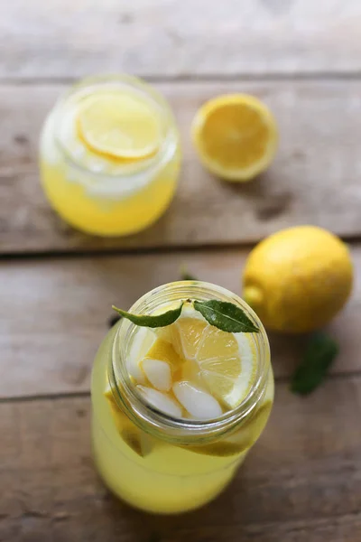 Limonade Een Rustieke Houten Achtergrond — Stockfoto