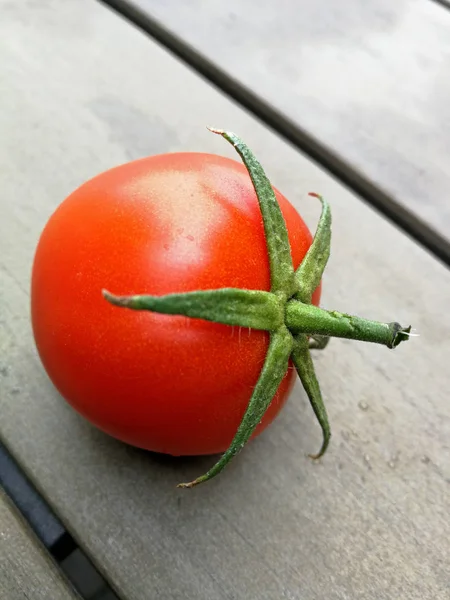 テーブルの上のトマト — ストック写真