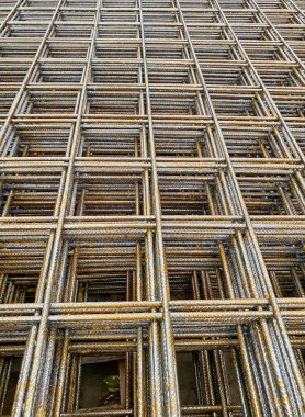 İnşaat alanında çelik yapı