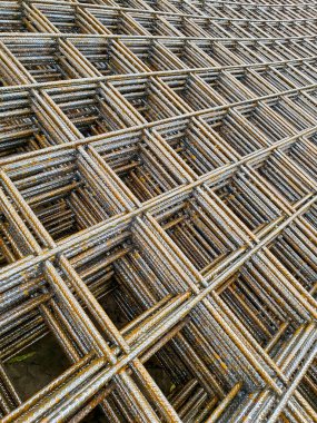 İnşaat alanında çelik yapı