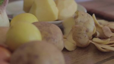 Masada soyulmuş patates. Kaydırma atışı.