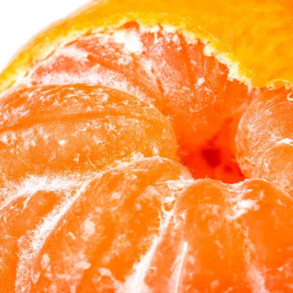 Halb Geschälte Mandarine Nahaufnahme Auf Weißem Hintergrund Mandarine Mit Schale — Stockfoto